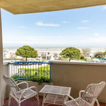 Albatros Seaview Apartment *